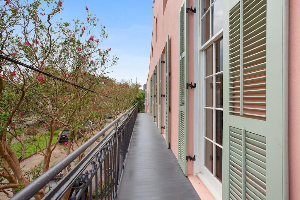 Appartamento Fab 1838 Garden District 5Br With Parking And Balcony New Orleans Esterno foto