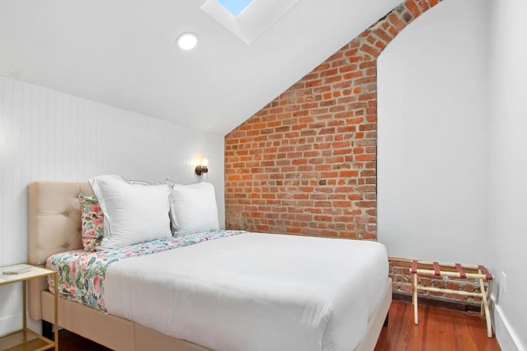 Appartamento Fab 1838 Garden District 5Br With Parking And Balcony New Orleans Esterno foto